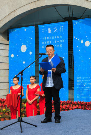 湖北美术学院许奋副院长主持开幕式