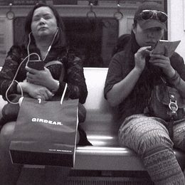 《千里猪》/《手机人》