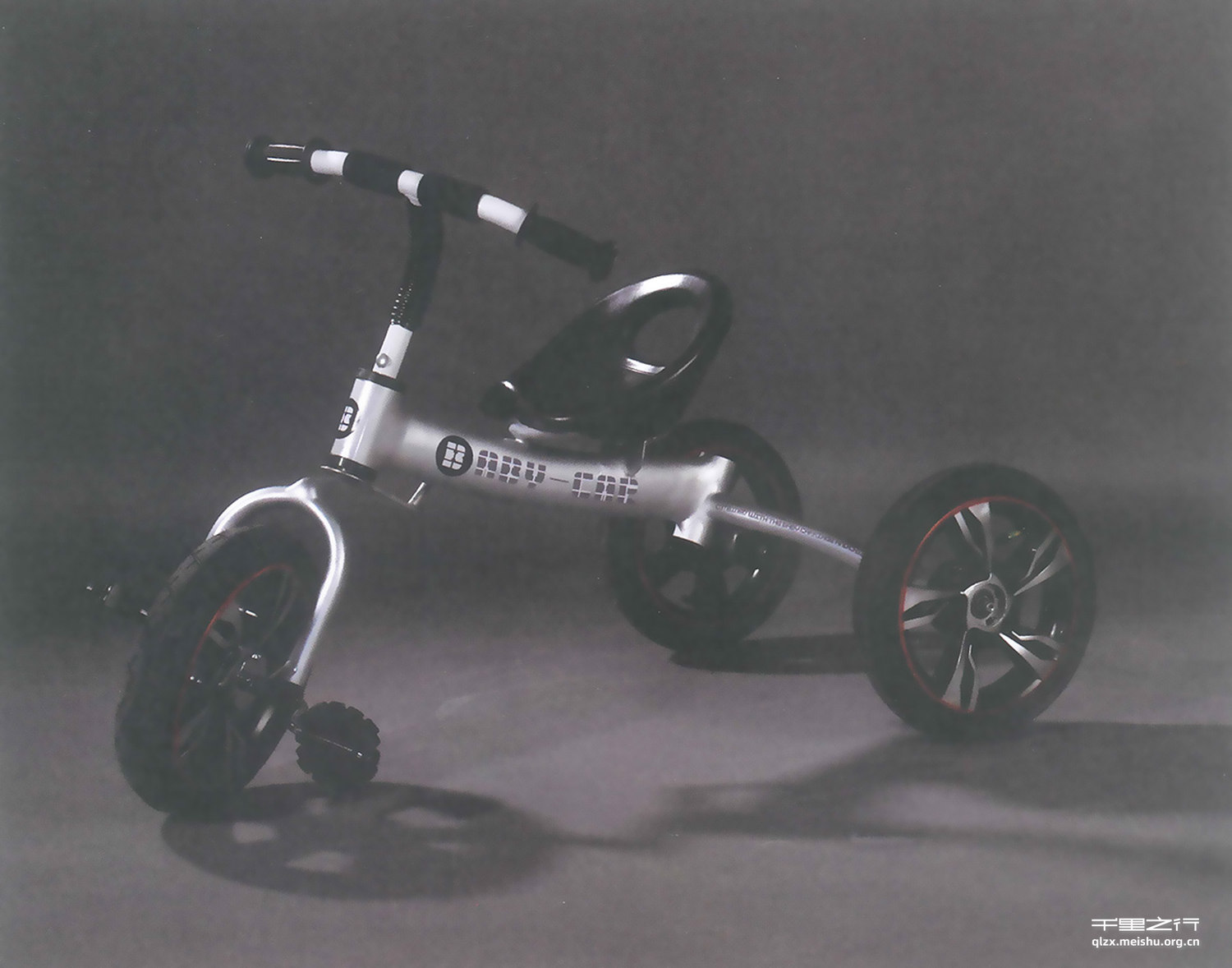 《多功能婴儿车一孩子的&ldquo;玩伴&rdquo;》