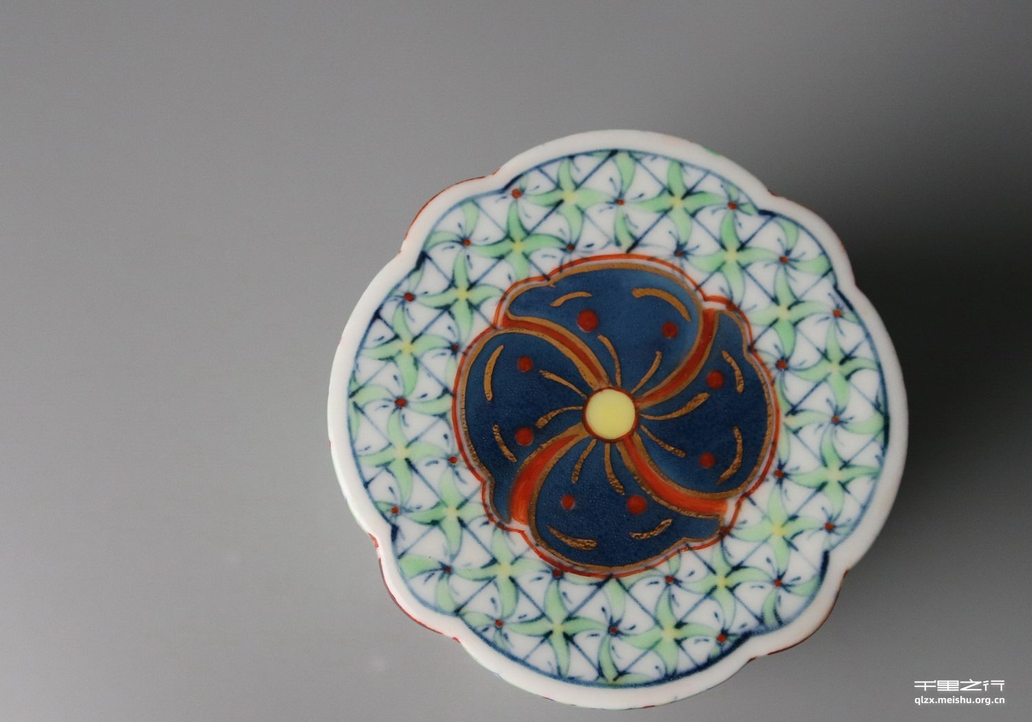 《五彩春兰图系列/青花五彩南豆图系列》