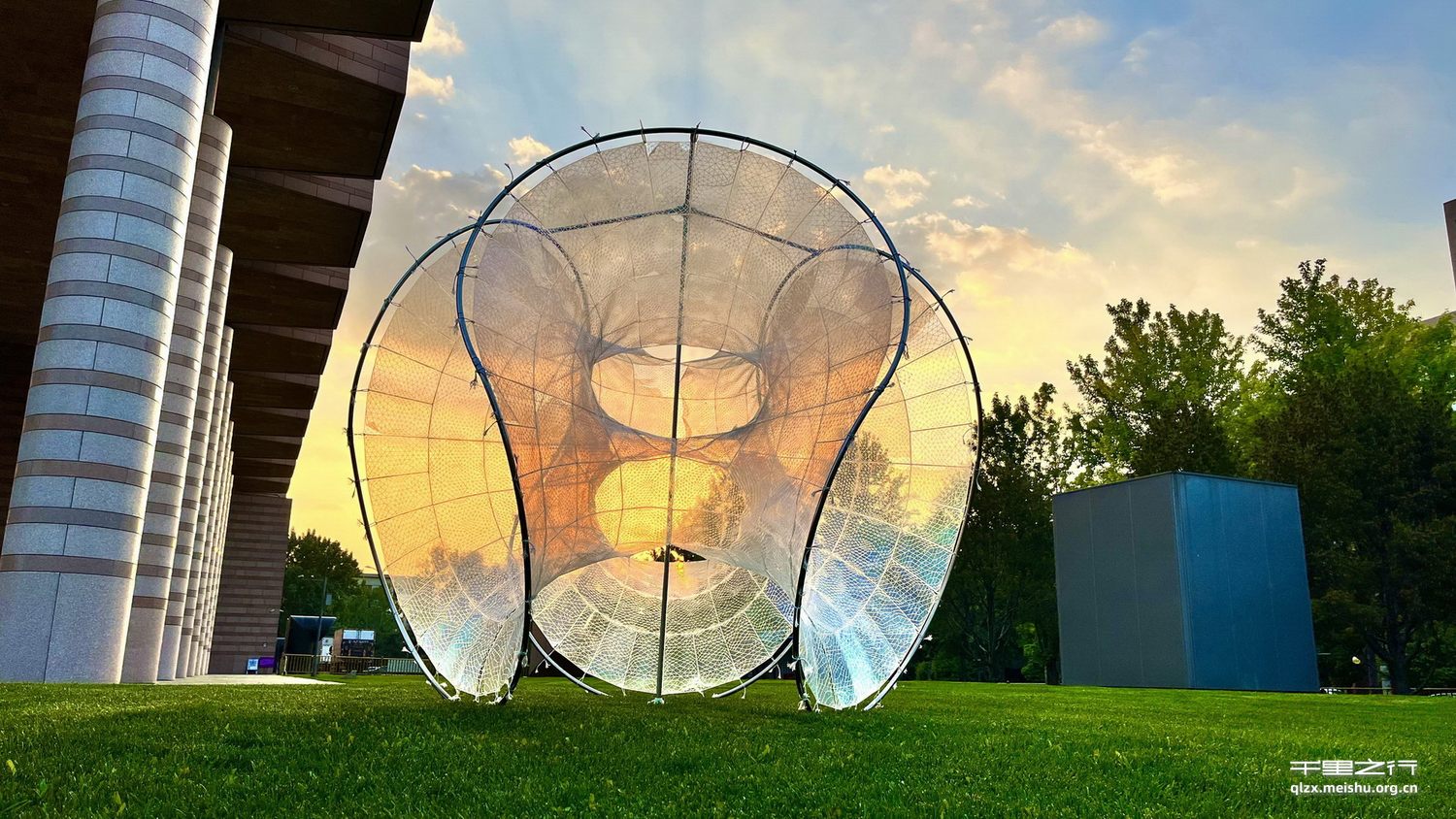 《基于设计形态学的光与色的研究与应用》