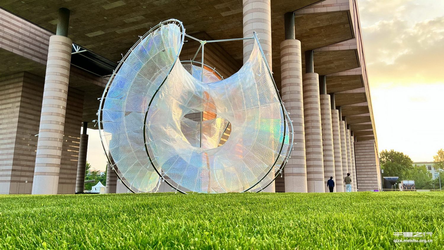 《基于设计形态学的光与色的研究与应用》