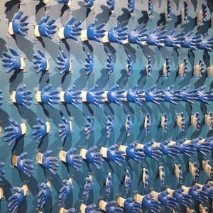 《左与右之间留一个位置》